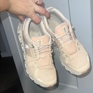 On cloud 6 running shoes